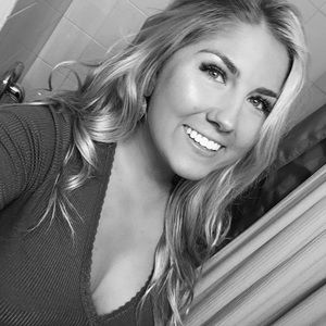 Meet your Posher, Larissa